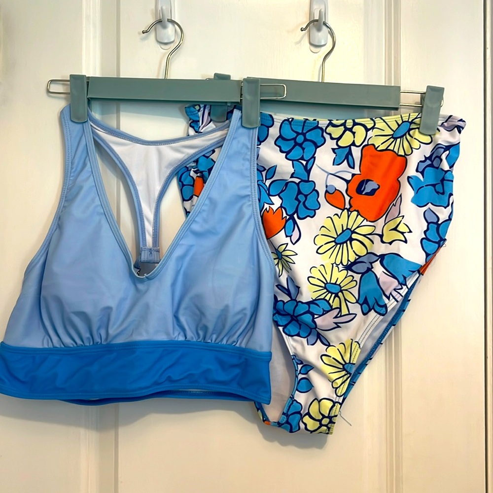 Women’s high waisted floral bikini. Size M